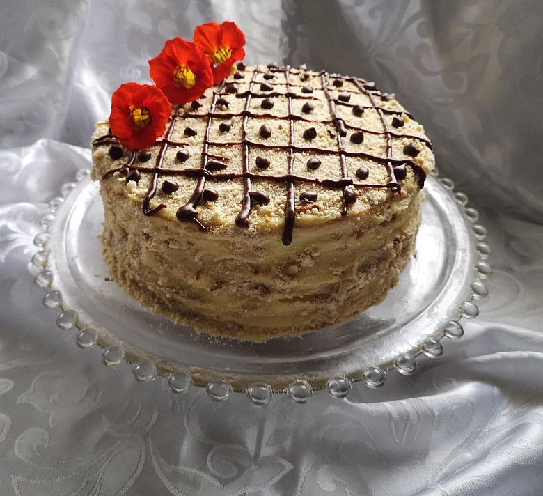 Tortas keptas keptuvėje (be orkaitės) su kondensuotu pienu ir kremu