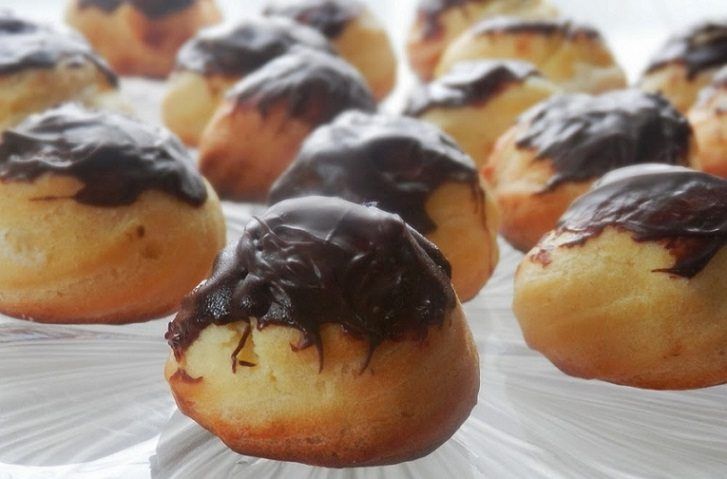 Profitroliai su varškės kremu