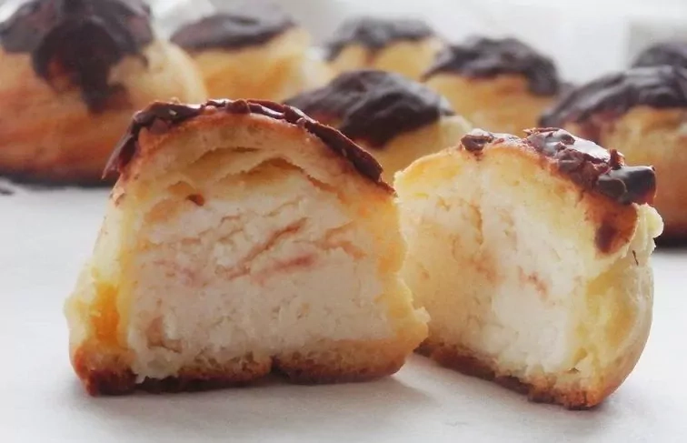 Plikyti pyragaičiai Profitroliai su varškės kremu