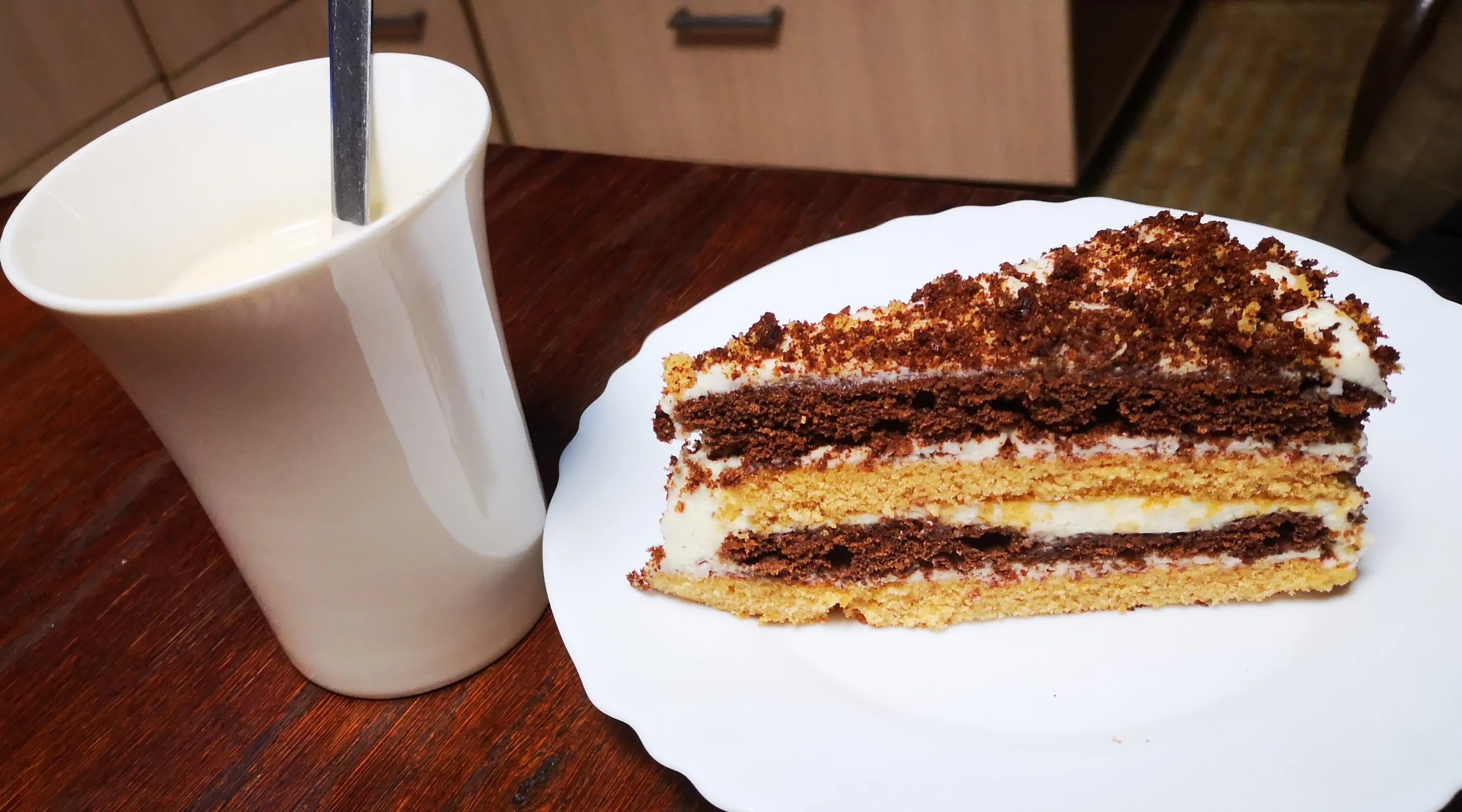 Kondensuoto pieno tortas: pasakiškai gardus ir greitai pagaminamas!