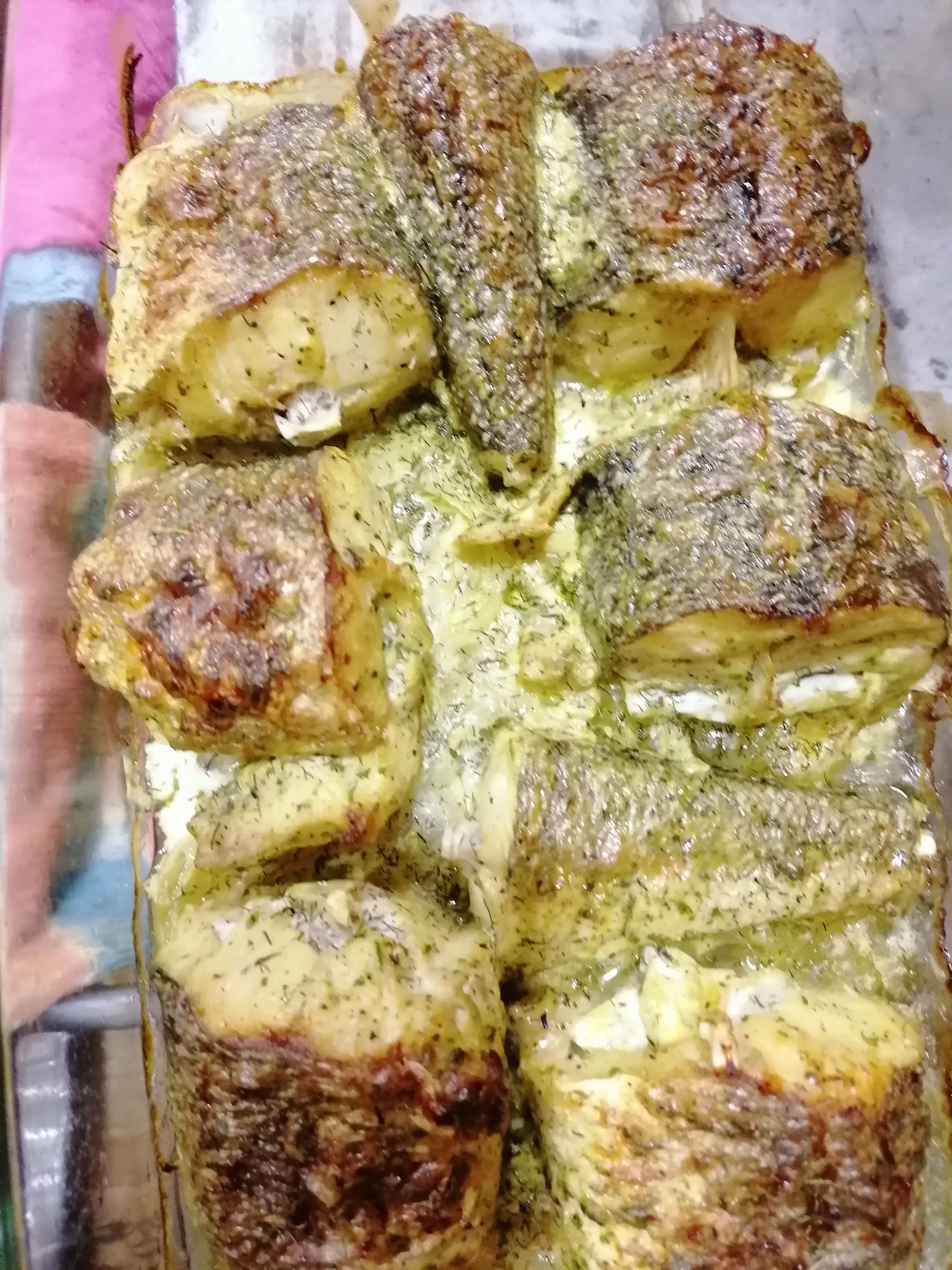 Jūros lydeka kepta - troškinta) orkaitėje su svogūnais, majonezu ir grietine