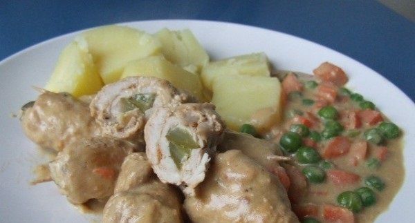 Kiaulienos suktinukai su raugintais agurkais