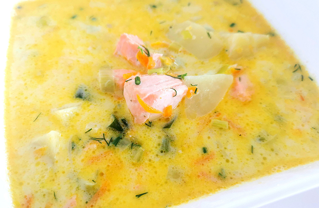 Великолепный суп с луком-пореем и лососем