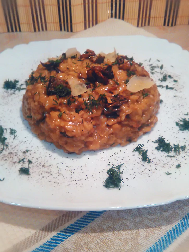 Ризотто с грибами приготовленное на сковороде которого приготовить очень проста