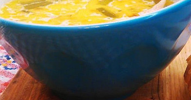 Сырный суп с курицей и сезонными овощами