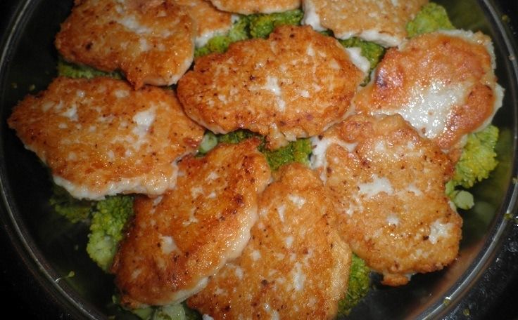 Bistec de pollo picado con brocoli
