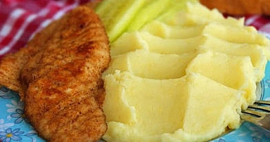 Куриное филе в сухарях с картофельным пюре