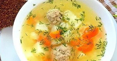 Ароматный суп с рисом и фрикадельками