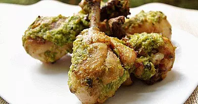 В духовке запеченные куриные ножки с имбирем и зеленным луком