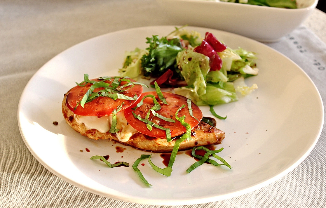 Caprese Chicken - Vištiena su mocarela, pomidorais ir baziliku