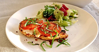 Caprese Chicken - Vištiena su mocarela, pomidorais ir baziliku