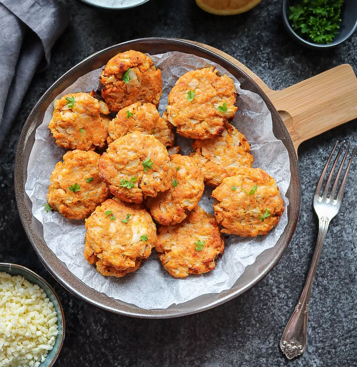Orkaitėje kepti žiedinių kopūstų kepsniukai (vegetariški)