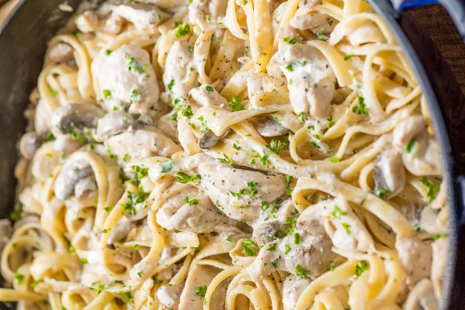 Fettuccine makaronai su vištiena ir baltu padažu