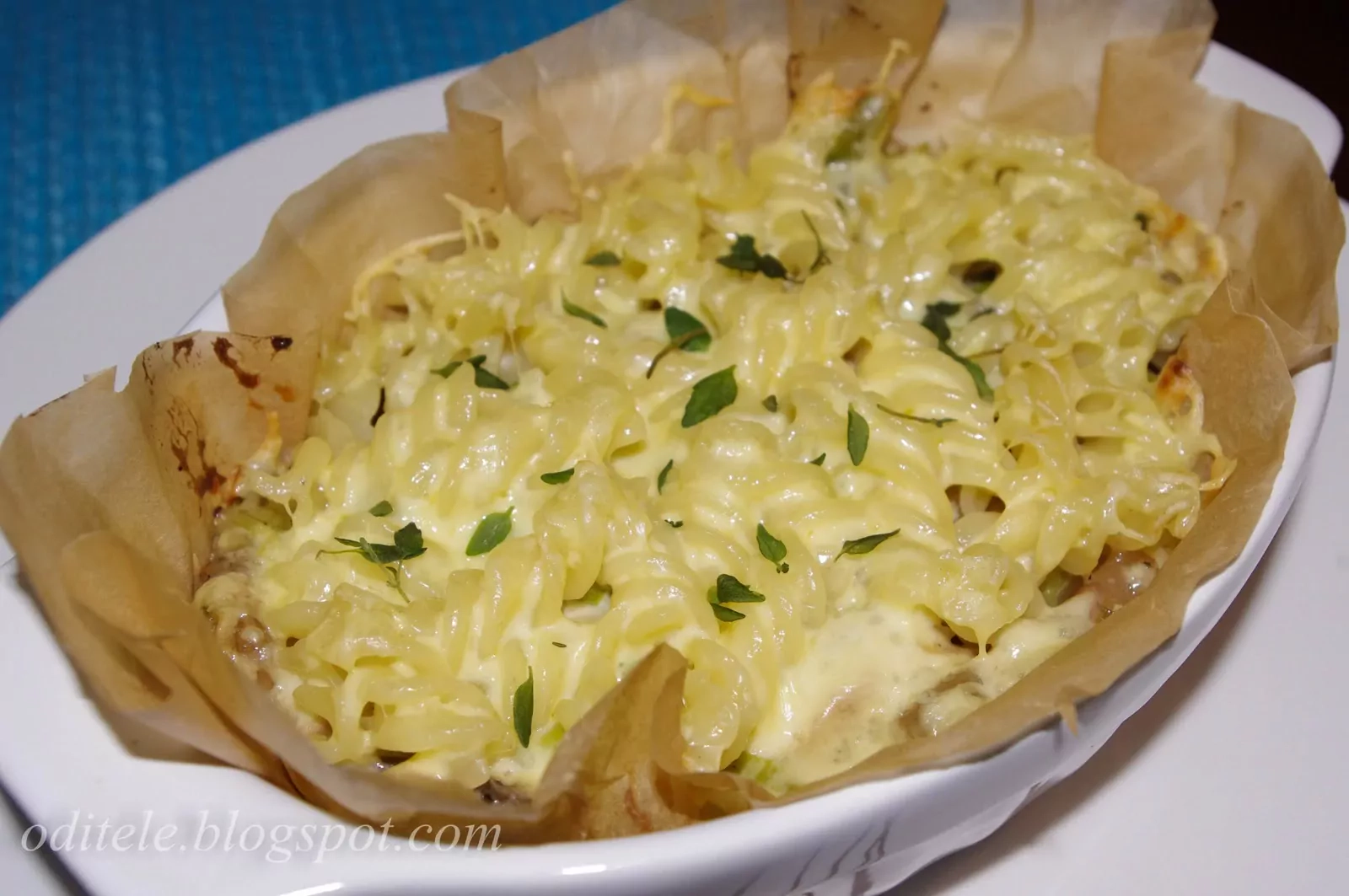 Makaronų apkepėlė su šonine ir pievagrybiais