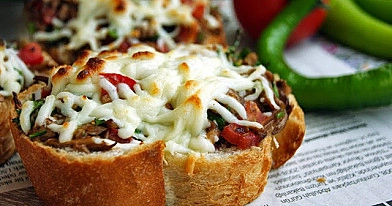 Вегетарианские горячие бутерброды с грибами без мяса