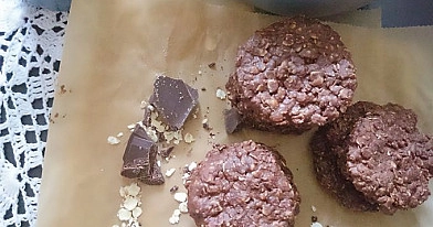 Веганское шоколадное печенье без выпечки