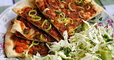 Лахмаджун - турецкая пицца, которую можно очень легко приготовить