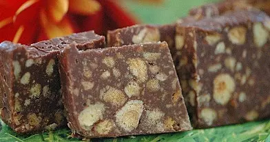 Karališkas tinginys su šakočiu, šokoladu ir kondensuotu pienu