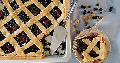 Веганский чернично клубничный торт без яиц и без обычного сахара