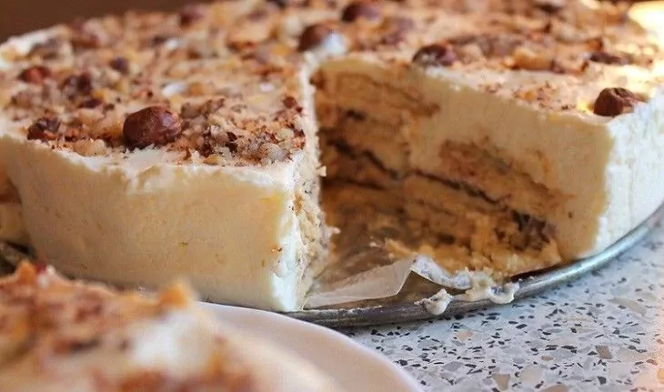 Nekeptas pyragas Selga su kondensuotu pienu, grietinėle ir šokoladu