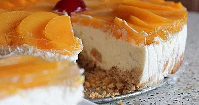 Persikų - varškės nekeptas pyragas