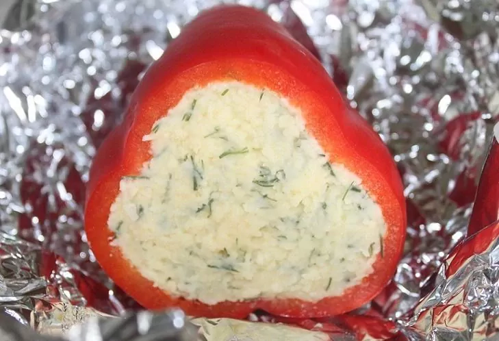 Sūriu įdaryta paprika