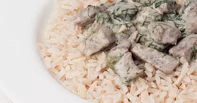 Aštrus vištienos ir špinatų troškinys