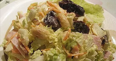Salat mit Hühnchen und Erdnüssen