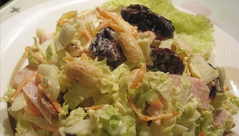 Salat mit Hühnchen und Erdnüssen