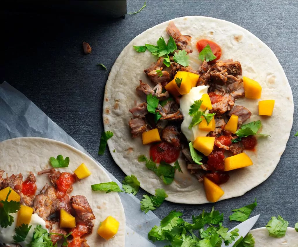 Carnitas - tacos (tako) su plėšyta kiauliena