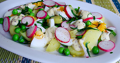 Bulvių salotos / mišrainės su ridikėliais ir virtais kiaušiniais