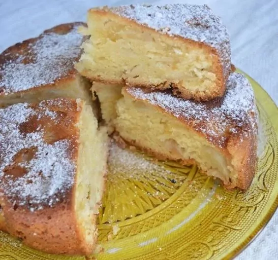 Wet Apple Pie with Yogurt