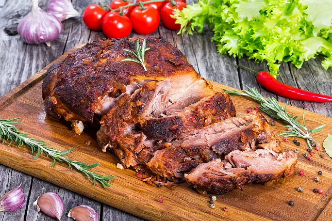 Orkaitėje kepta kiaulienos sprandinė (gabale)
