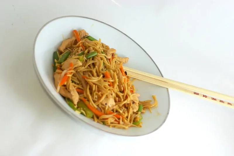 Tailandietiški makaronai su vištiena