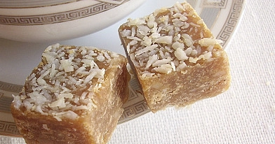 Besan ladu (laddu) - žirnių miltų saldumynas