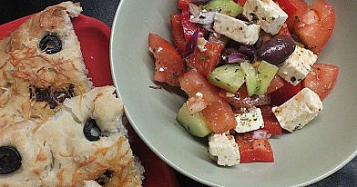 Griechische Salate mit eingelegter Feta