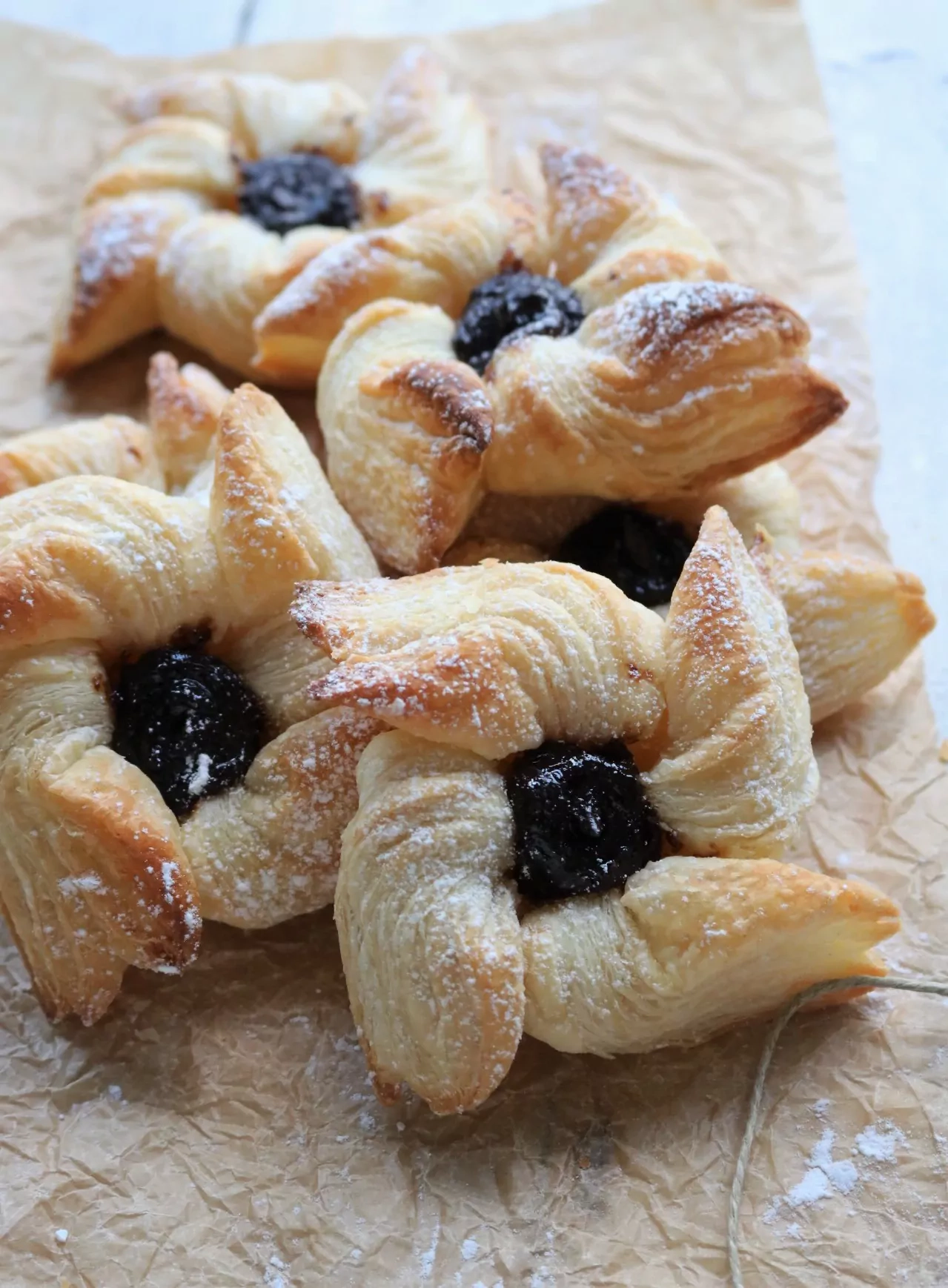 Joulutorttu - Suomiški kalėdiniai pyragėliai su džemu / uogiene