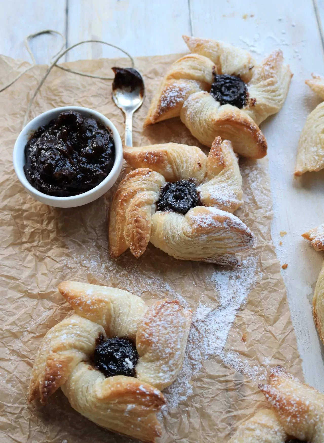 Финские рождественские пирожные ("Joulutorttu") с вареньем / джемом