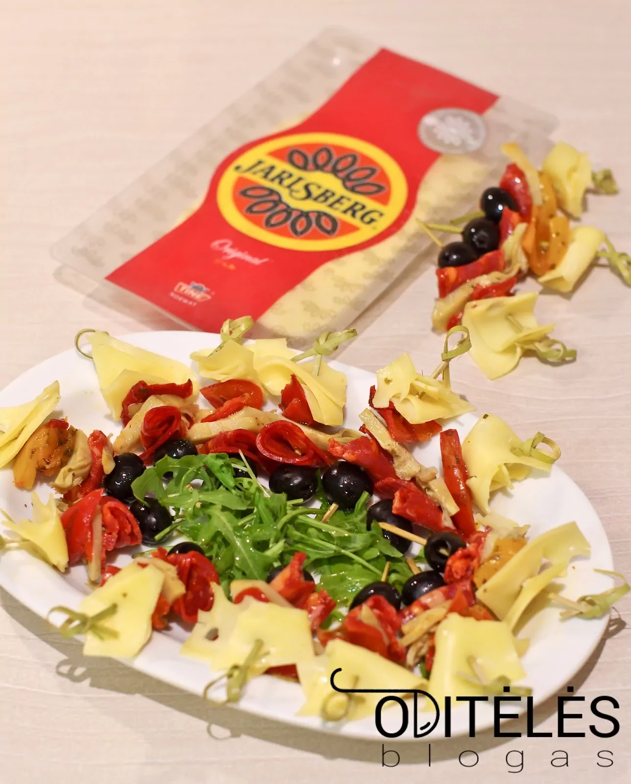 Užkandėlės: vėrinukai su sūriu ir chorizo dešra