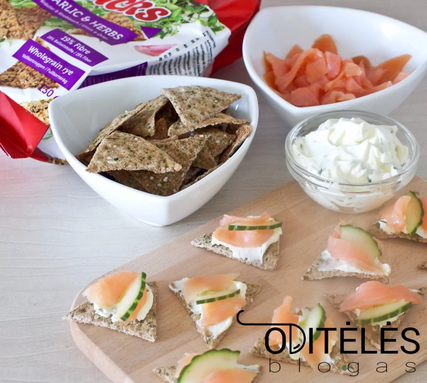 Užkandėlės su traškia duonele ir lašiša