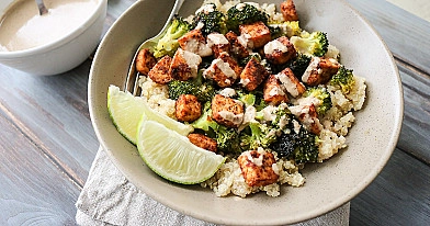 Veganiškas Tofu su bolivinėmis balandomis ir brokoliais