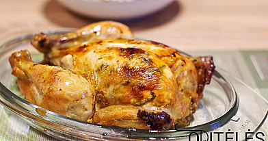 Orkaitėje keptas sultingas viščiukas su česnaku, čiobreliais ir rozmarinu