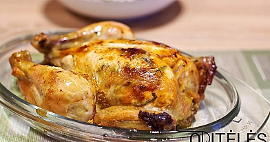 Сочная курица, запеченная в духовке с чесноком, тимьяном и розмарином