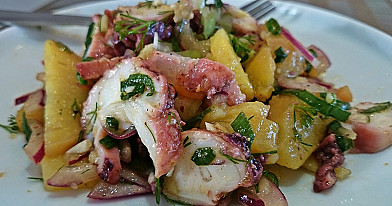 Традиционный итальянский салат из осьминога