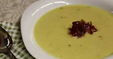 Cukinijų sriuba su rūkytu lydytu sūriu