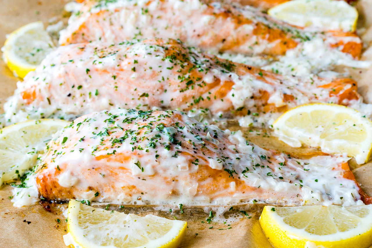 Запеченный в духовке лосось с овощами - вкусный рецепт от Rebox.