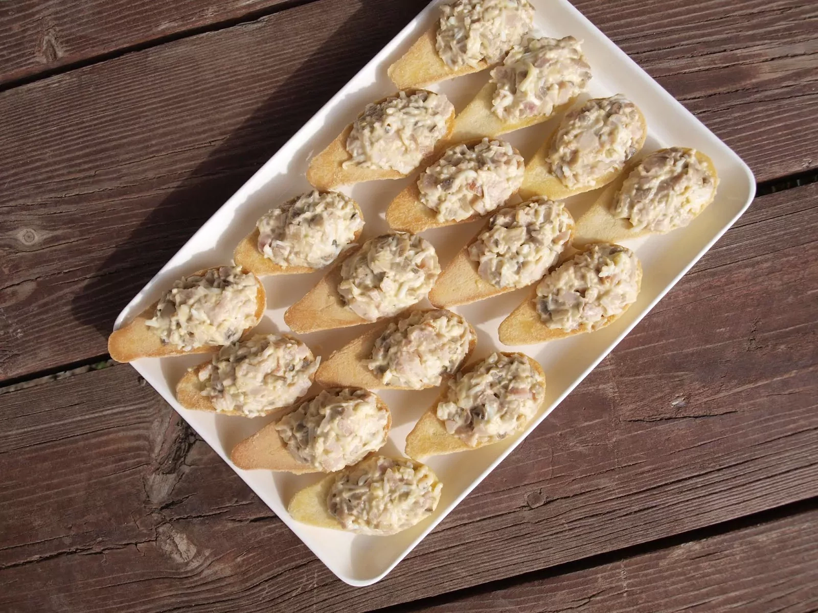 Greitai pagaminamas rūkytos vištienos užkandis - užtepėlė su pievagrybiais