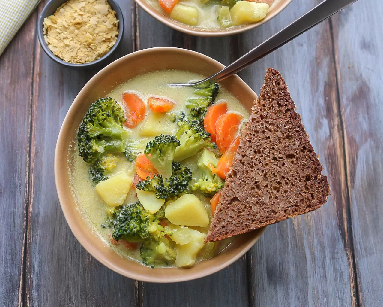 Веганский крем-суп из брокколи с картофелем и морковью