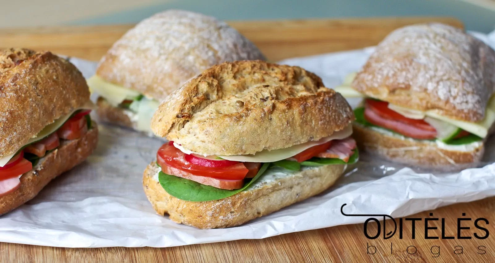 Užkandžių dėžutė: sumuštiniai su daržovėmis ir antiena