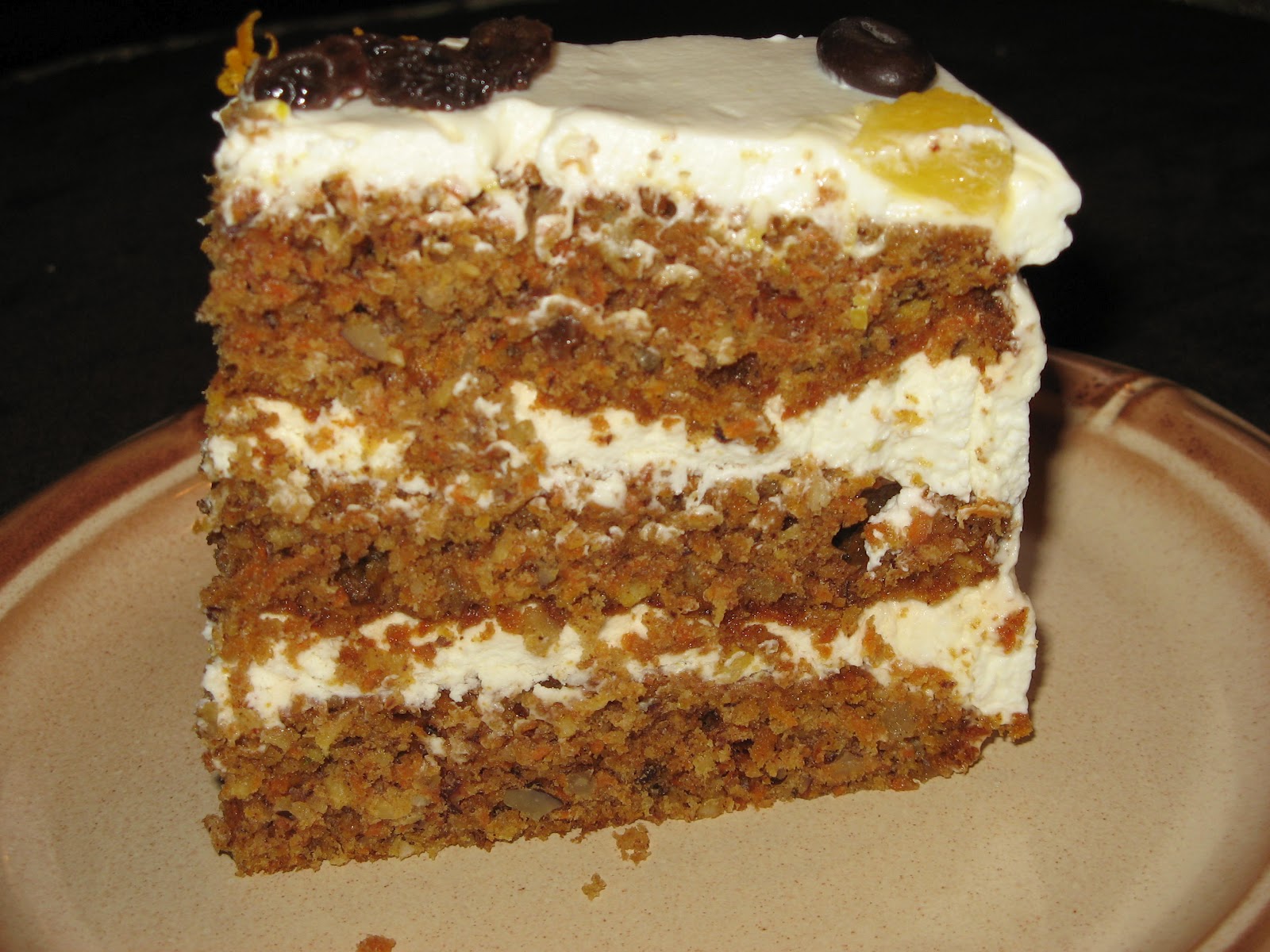 Morkų tortas su kreminės varškės ir grietinėlės kremu